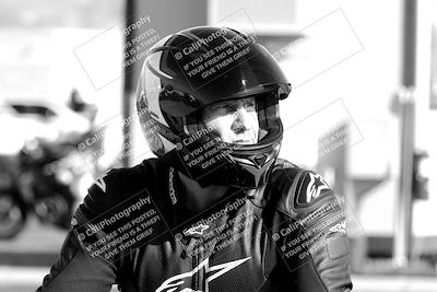 media/Nov-28-2022-Moto Forza (Mon) [[c5a51e62ca]]/Around the Pits/